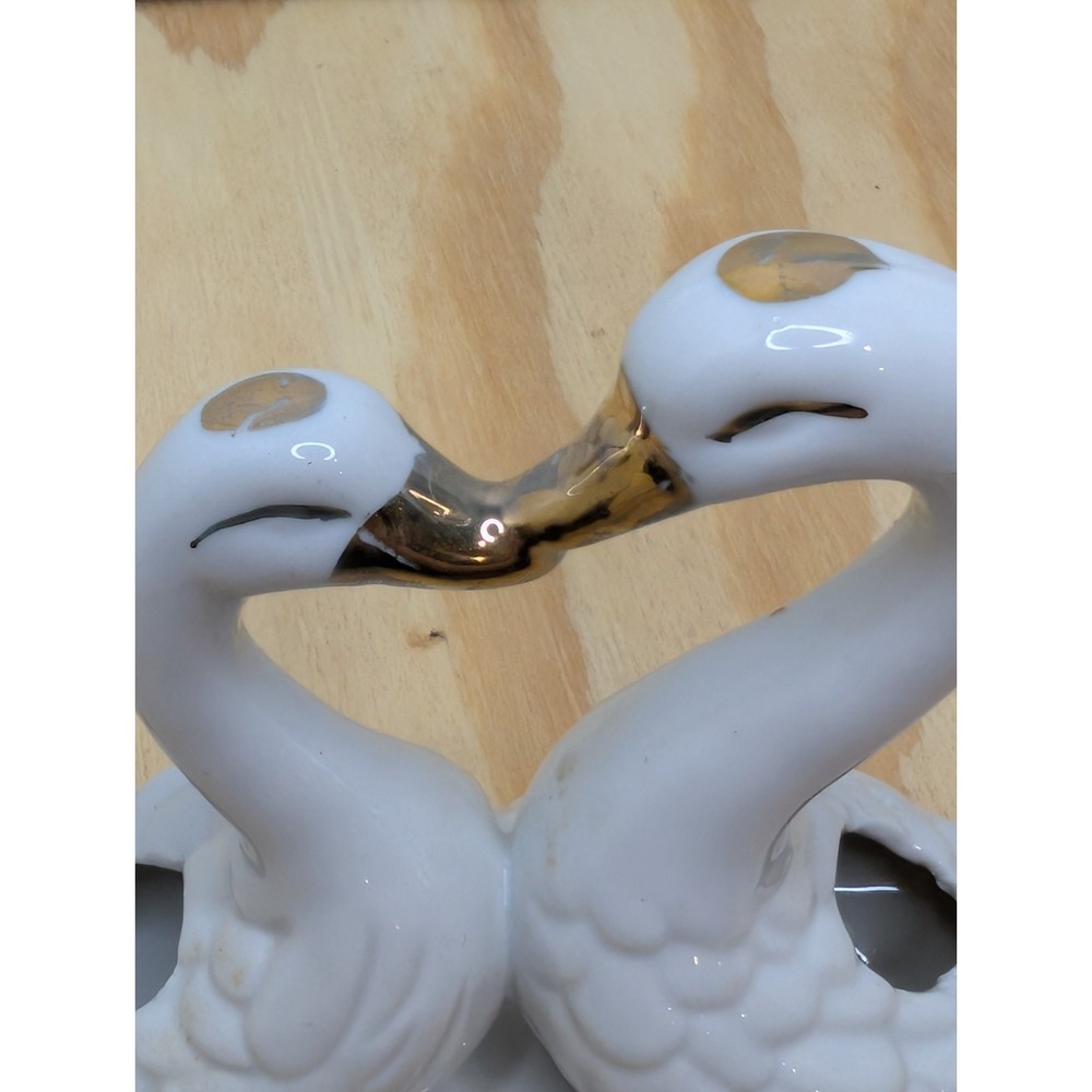 Vintage Porcelain Swan Figurines‎ Gold Trim Pink Rose Bow Pair White Birds Decor - Picture 8 of 11